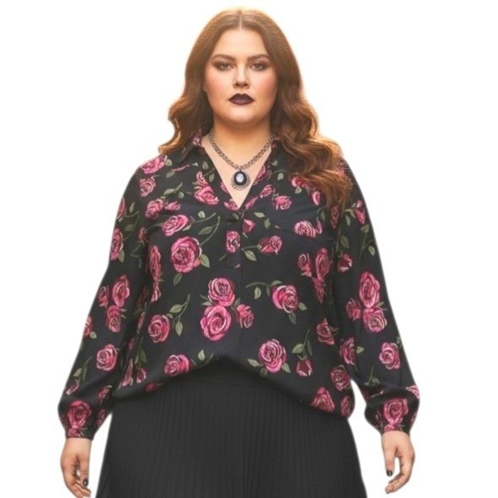 Torrid Harper Challis Floral Whimsigoth Women's size 1X Rosette Casual Comfy Top